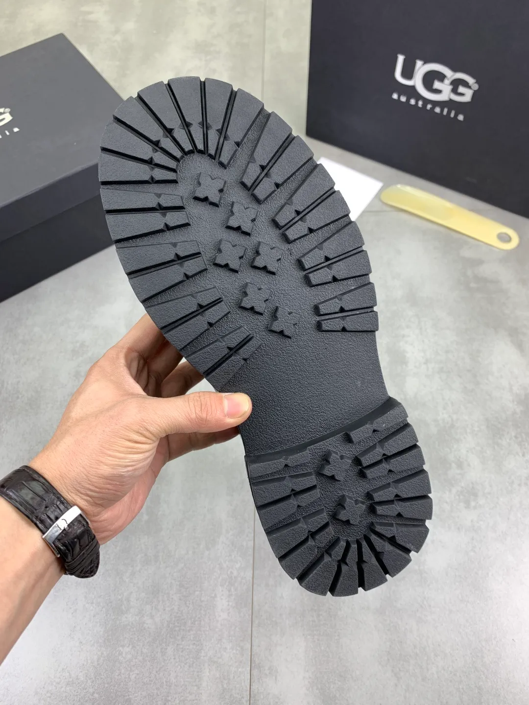 Men's men's shoes 💰P660 New arrival 🆕🆕🆕 IUGGI Men's British retro Martin boots Winter new men's outdoor hiking boots First layer of cowhide on the outside and wool on the inside Comfortable and warm Rubber sole sole Non-slip and firm Trendy and fashionable Casual and versatile Size: 38-44 (45 customized) Color: three colors
